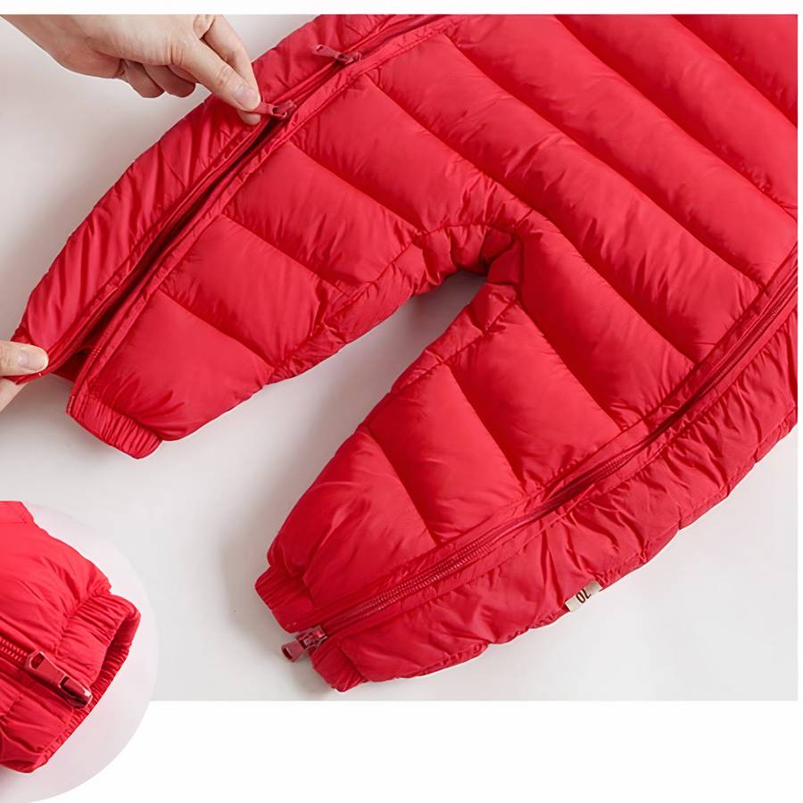 Doudoune bébé barbotteuse rouge avec capuche et chaussons – Image 4