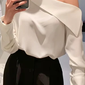 Chemisier élégant à une épaule à manches longues