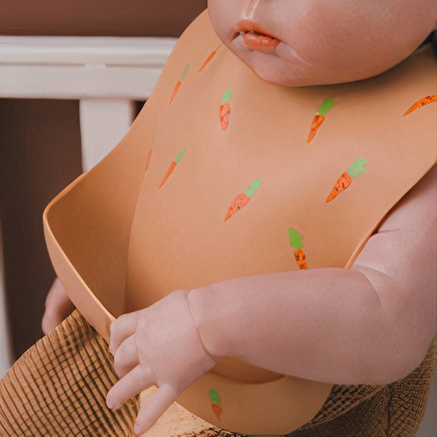 Bavoir en silicone imperméable avec imprimé de carottes pour bébé – Image 4